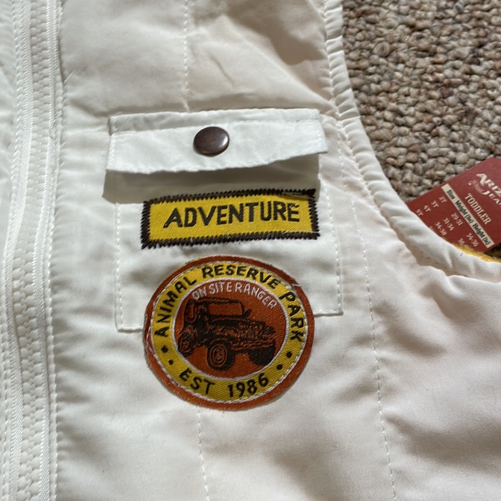 Arizona jeans Adventure vest with jeep in white - Picture 3 of 7